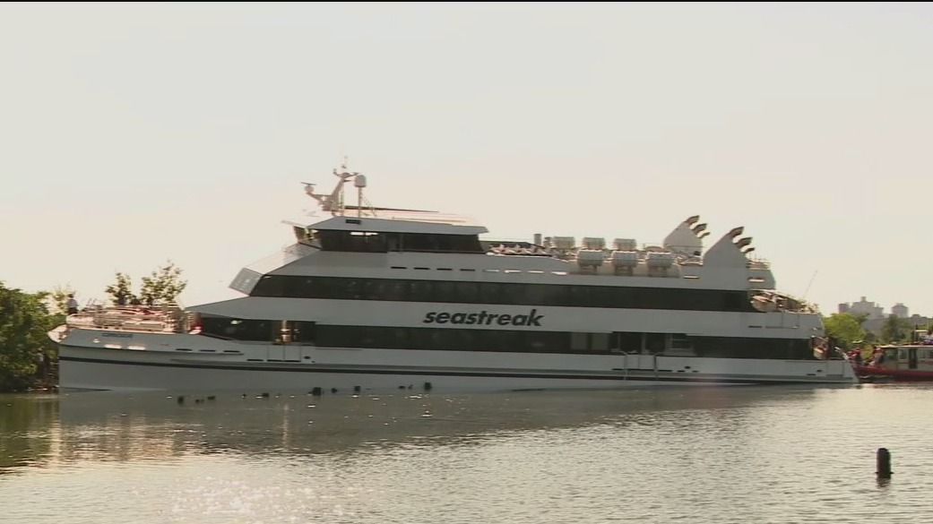 Ferry runs aground near Brooklyn