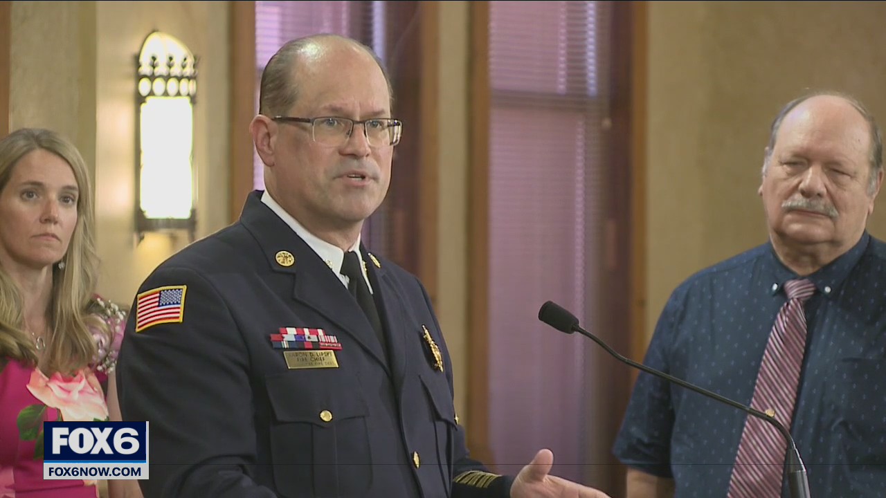 Lipski sworn in as Milwaukee Fire Chief
