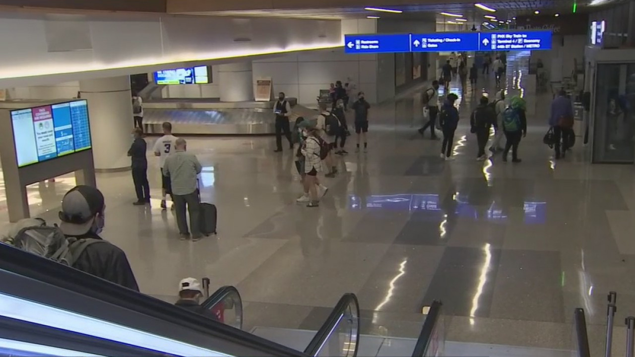 Some not cancelling their holiday travel plans despite CDC recommendations