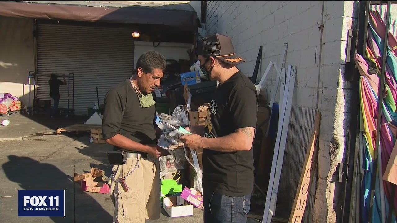 'Hood Santa' hitting the streets to help local food vendors