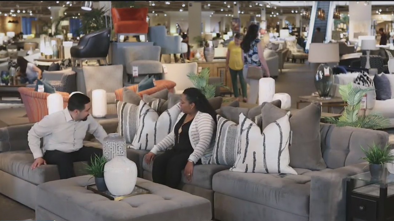 Job Finder: You could make 70K annually on commission as a Mathis Brothers sales associate