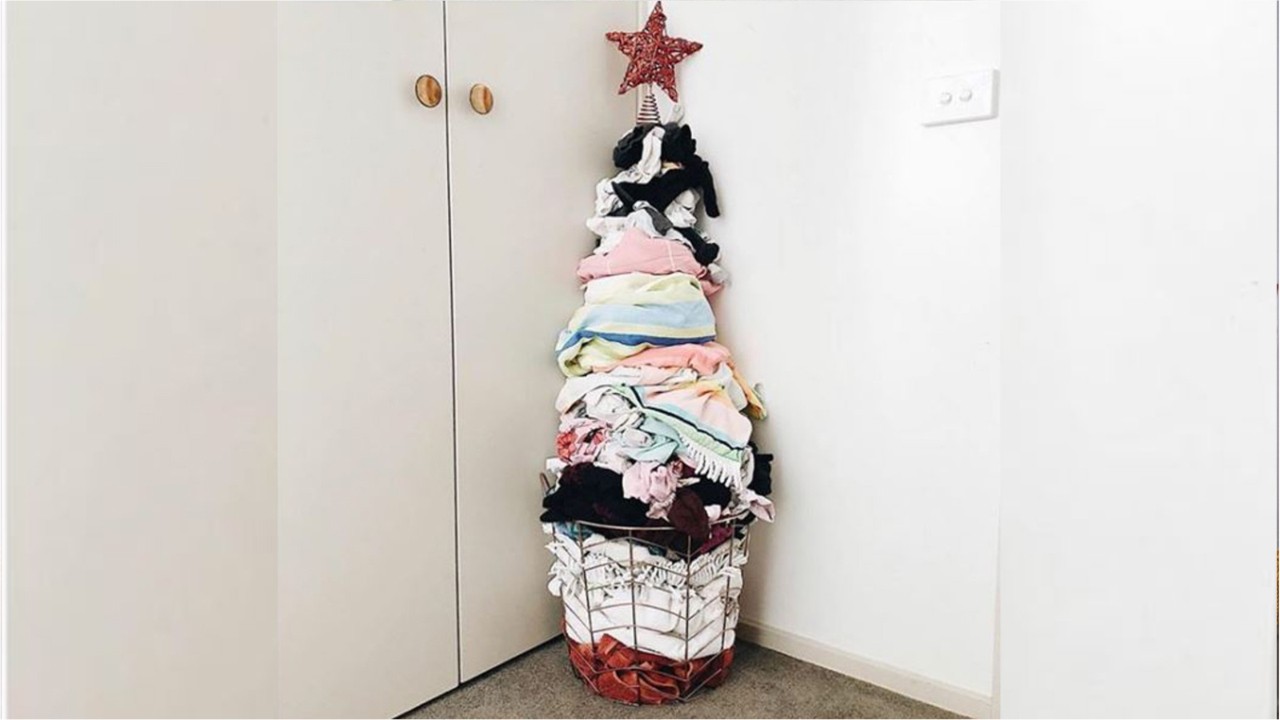 Mom masterfully transforms pile of laundry into Christmas tree