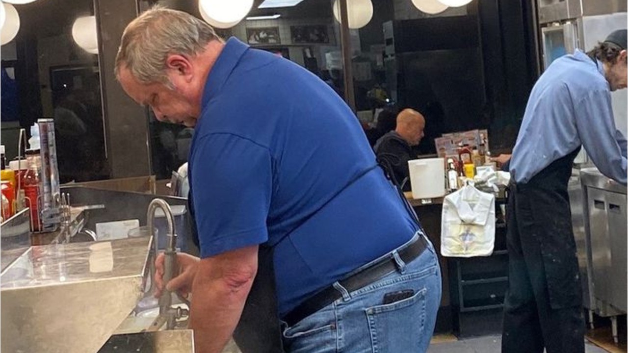 Waffle House customers jump behind counter to help lone, late-night employee