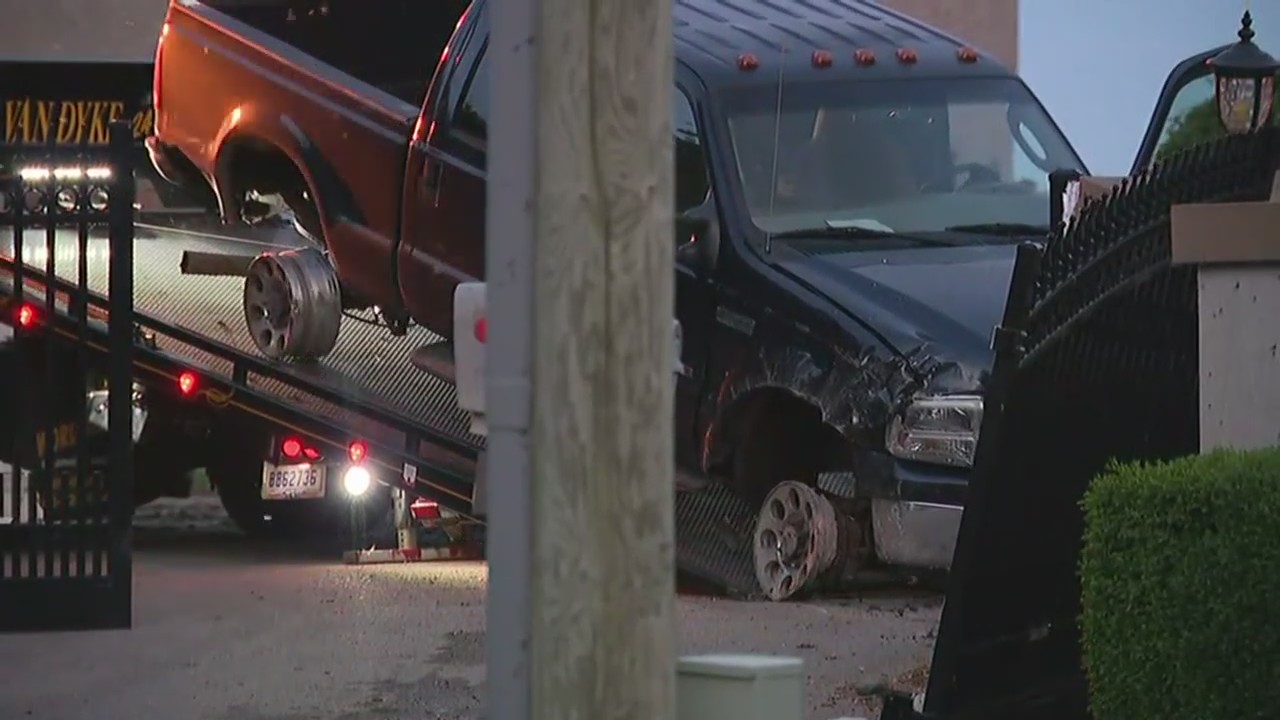 Police chase of pickup with driver's wife and child inside ends safely in Sterling Heights