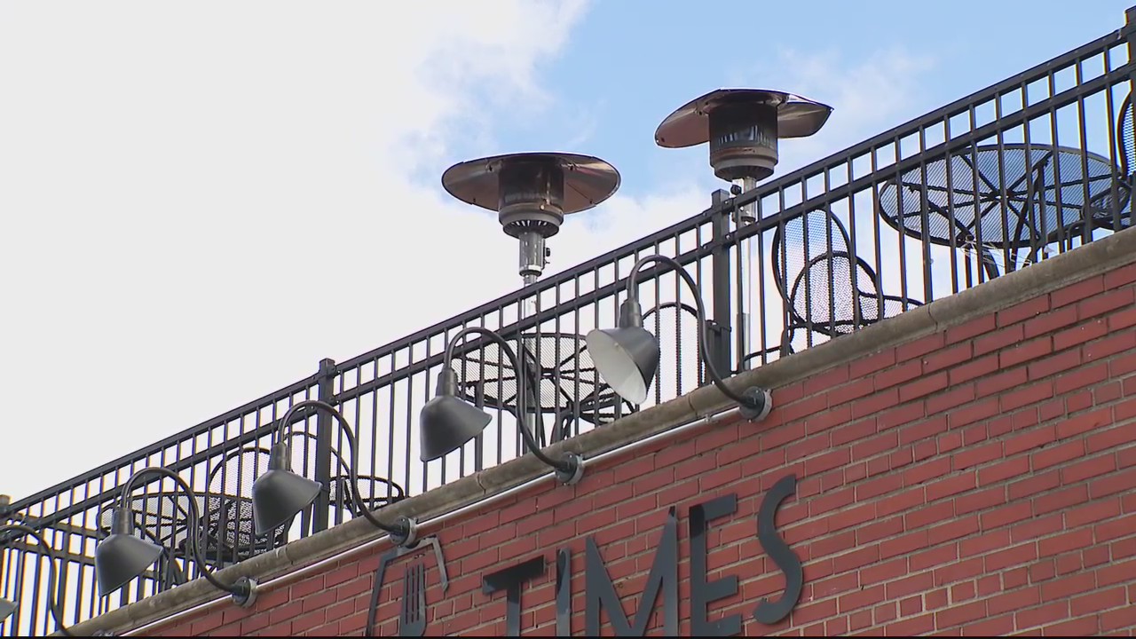 Detroit restaurants sign up for outdoor dining program, hoping customers will brave the cold