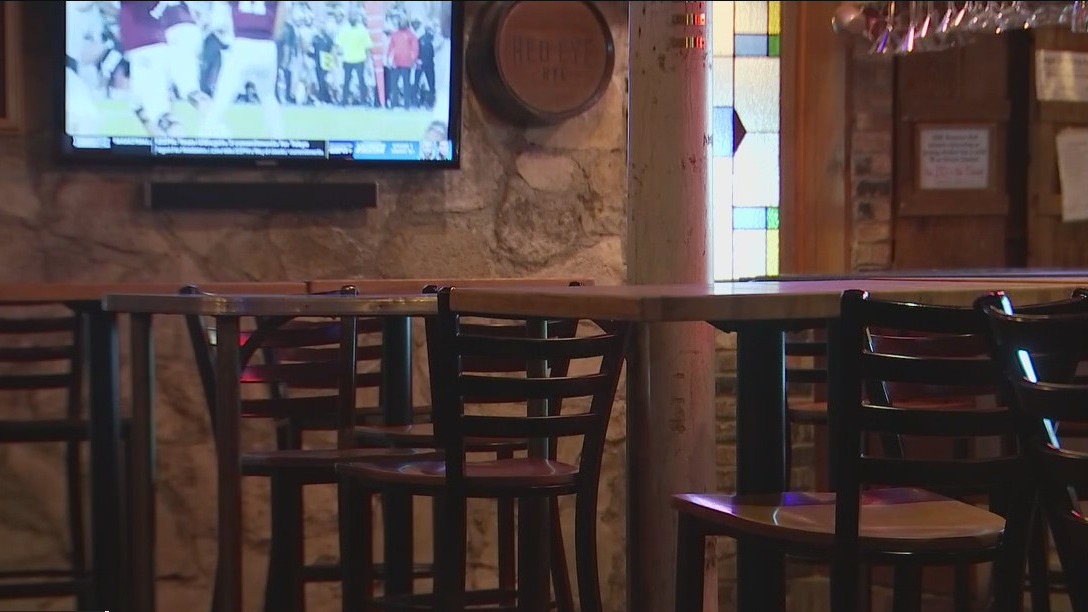 Restaurants continue to struggle with hiring