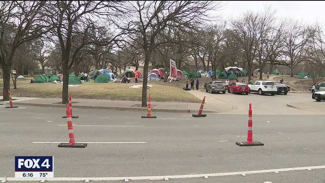 Homeless encampment sets up outside Dallas City Hall to put pressure on city leaders