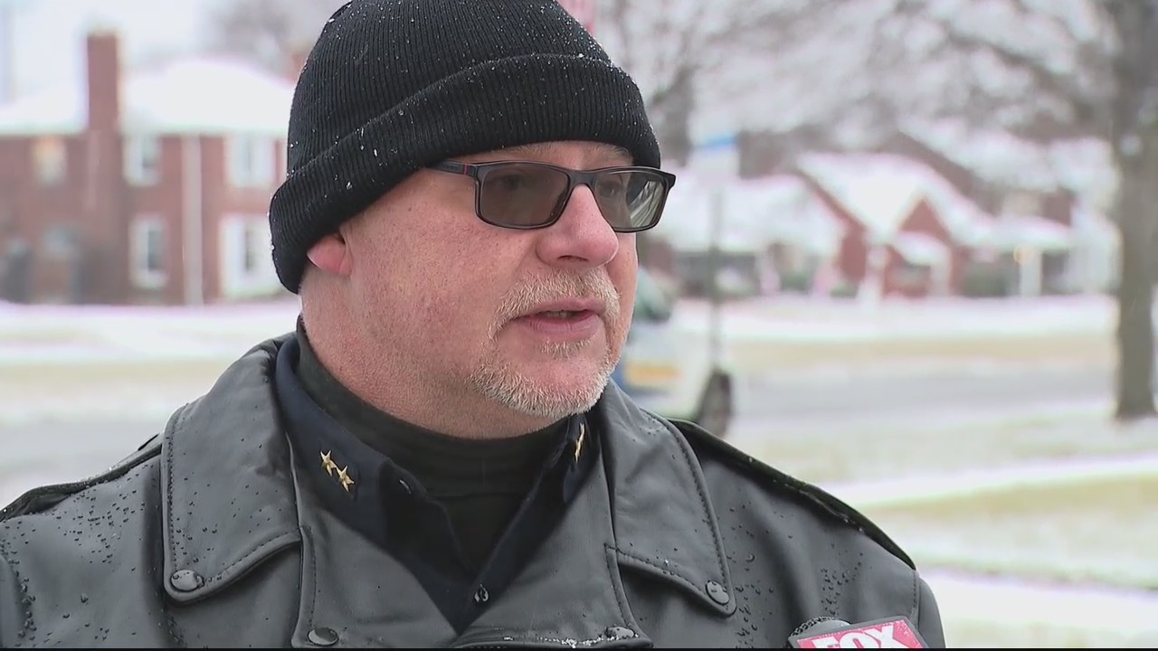 Detroit police make arrests ending barricaded situation peacefully