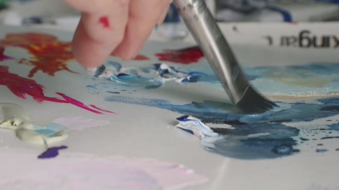 Bradenton woman finds inspiration in art after losing job