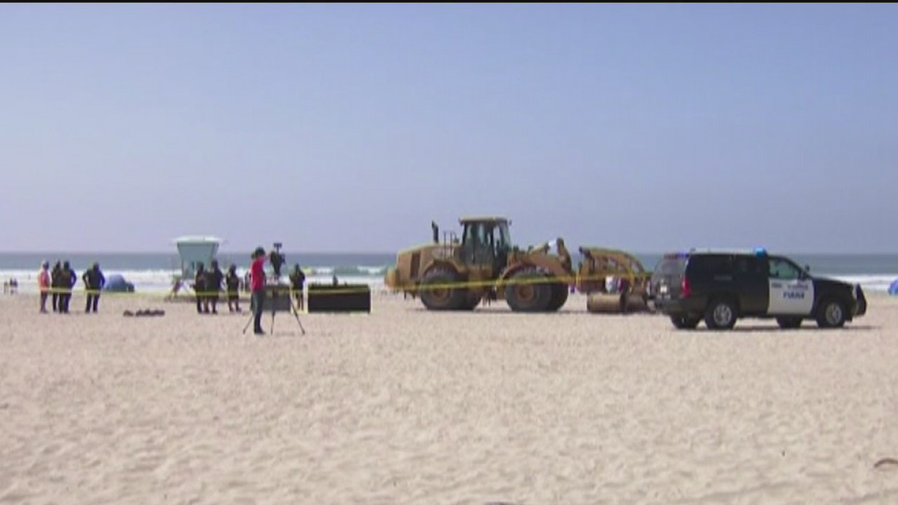 Tractor runs over, kills woman on San Diego beach