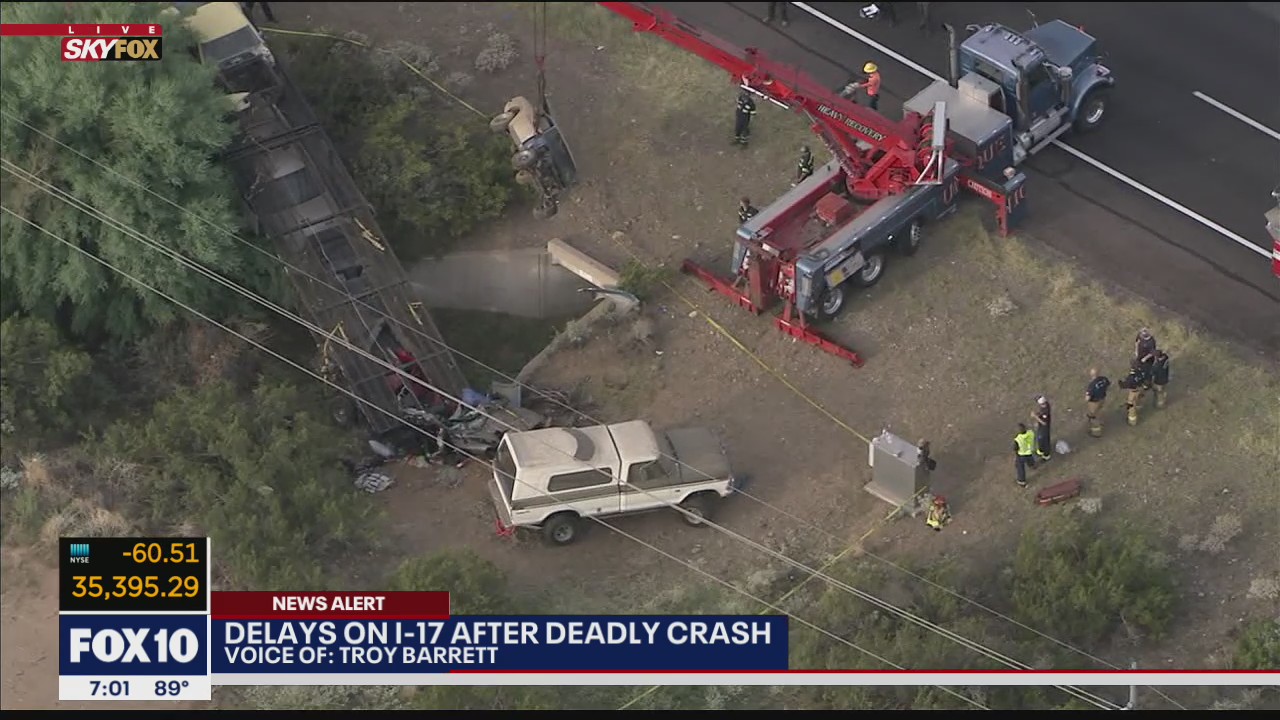 1 dead in crash involving car hauler on I-17 north of Phoenix