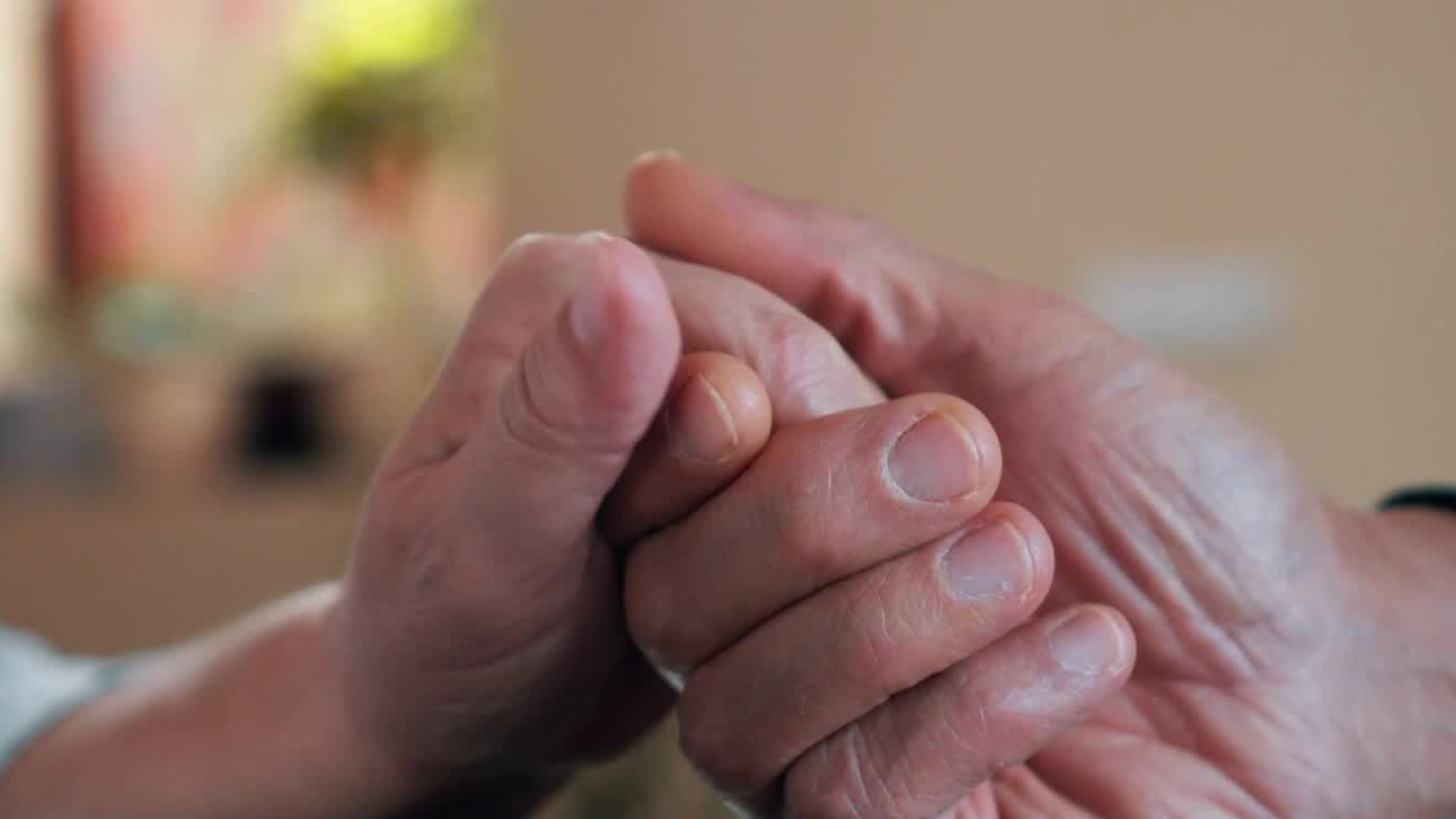 Couple, 100 and 102, marries after meeting at nursing home