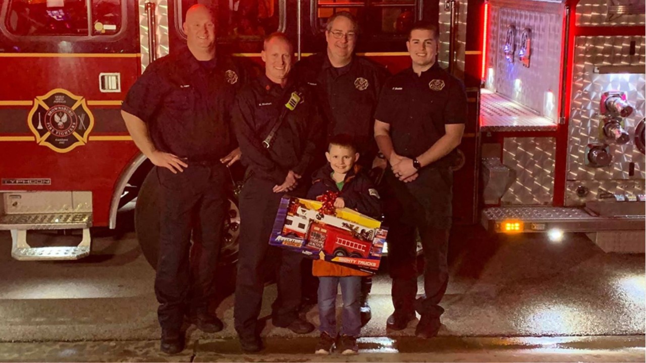 Santa makes surprise visits to two young boys who were denied meeting him over their service dogs