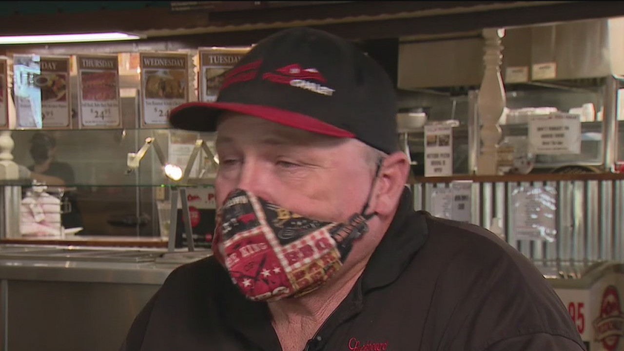 Pizza parlor struggling to stay afloat