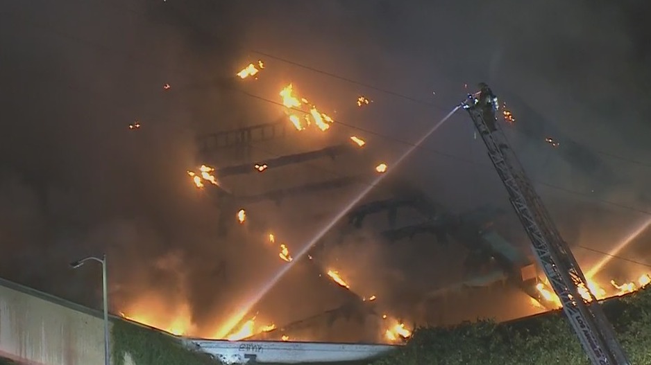Fire erupts in Central-Alameda commercial building