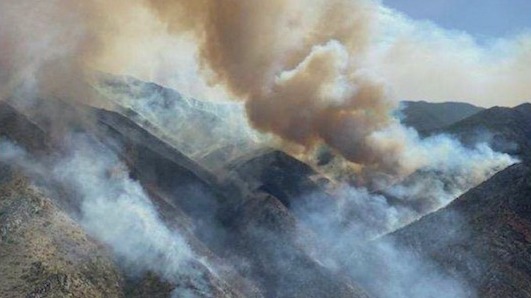Fire crews battling 2 major wildfires in Arizona