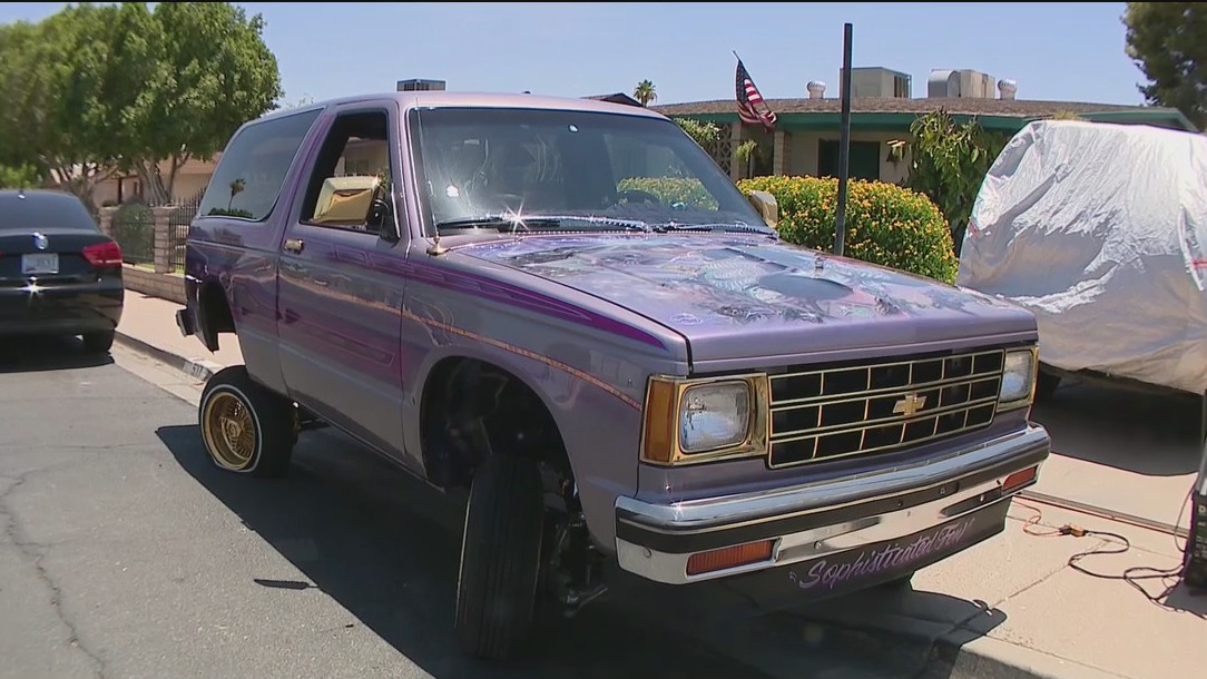 Blast from the past: Phoenix man's lowrider a homage to the Suns' 1993 season