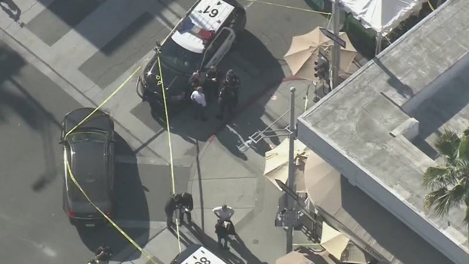 Customer wounded during armed robbery at Beverly Hills restaurant