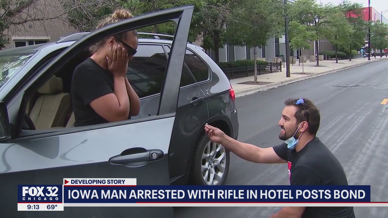 Iowa man charged with having guns in Chicago hotel bonds out of jail, proposes to woman