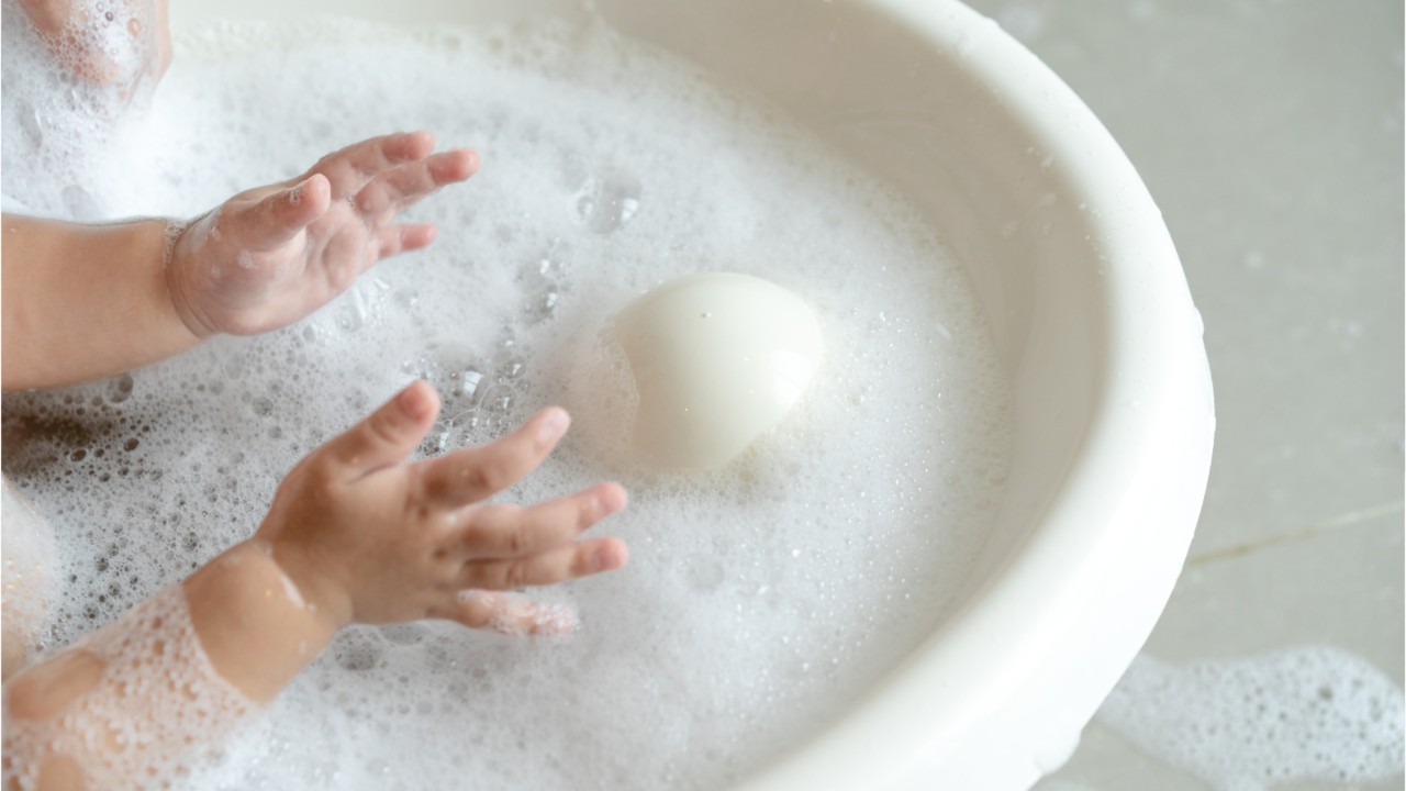 Mom finds alleged intruder giving toddler a bath