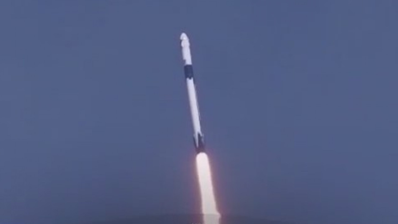 NASA delays manned mission launch