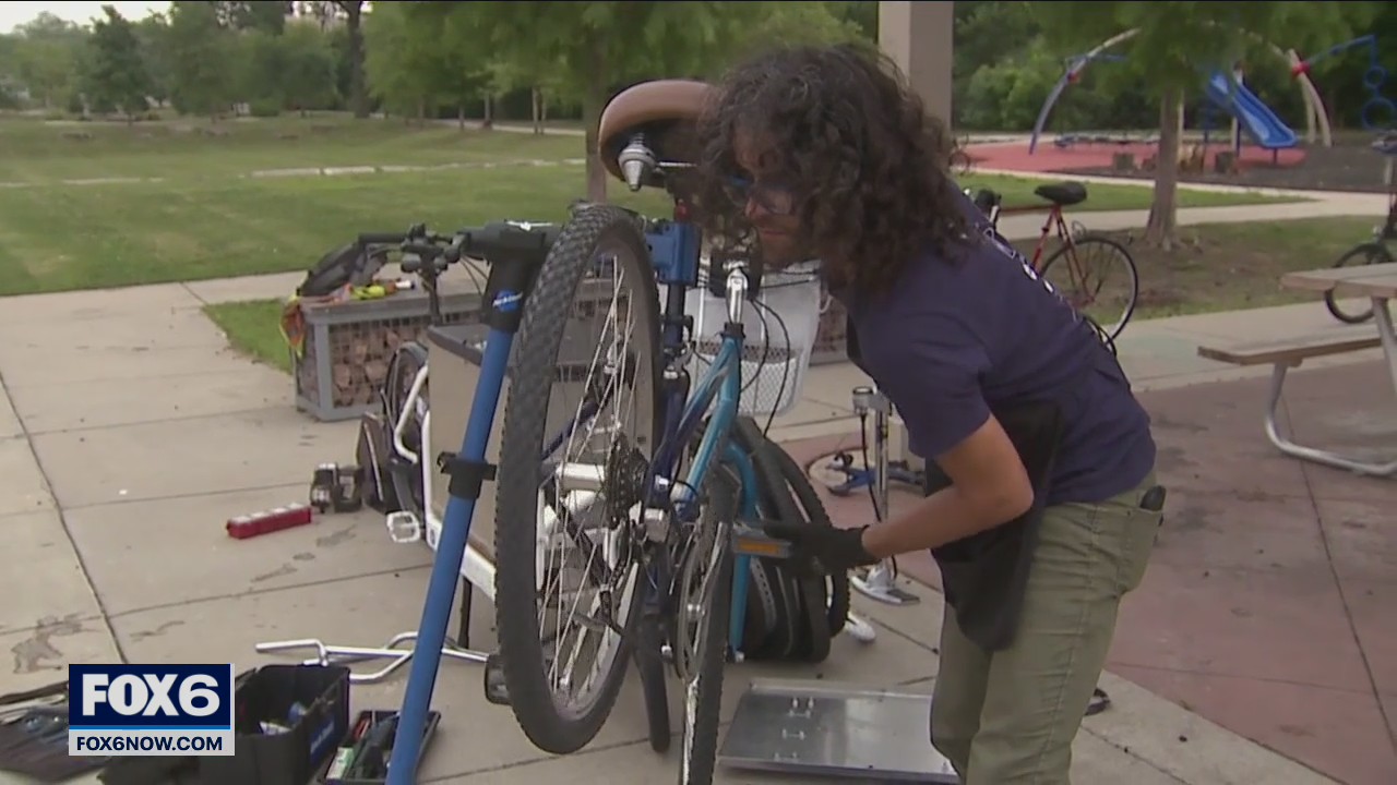 Milwaukee community bike ride encourages healthy choices