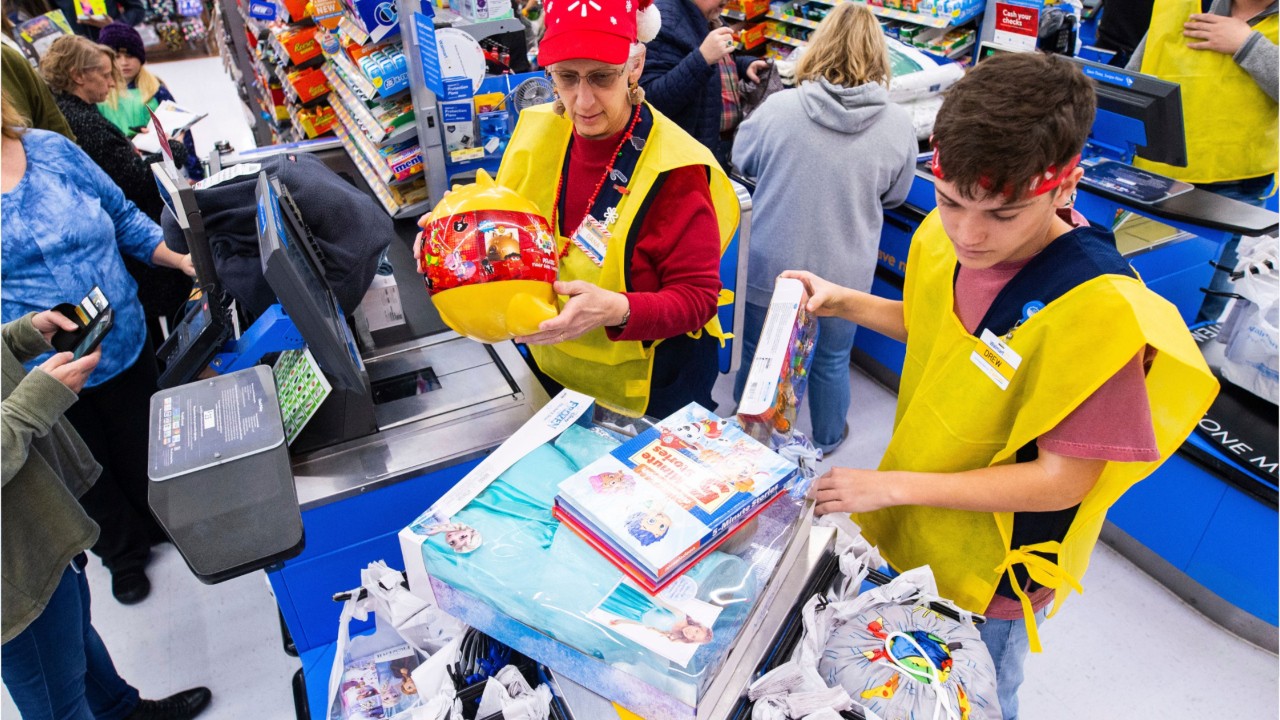 Walmart faces backlash for not offering employees holiday pay