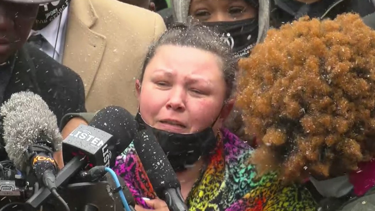 Daunte Wright's mom breaks down describing phone conversation during traffic stop