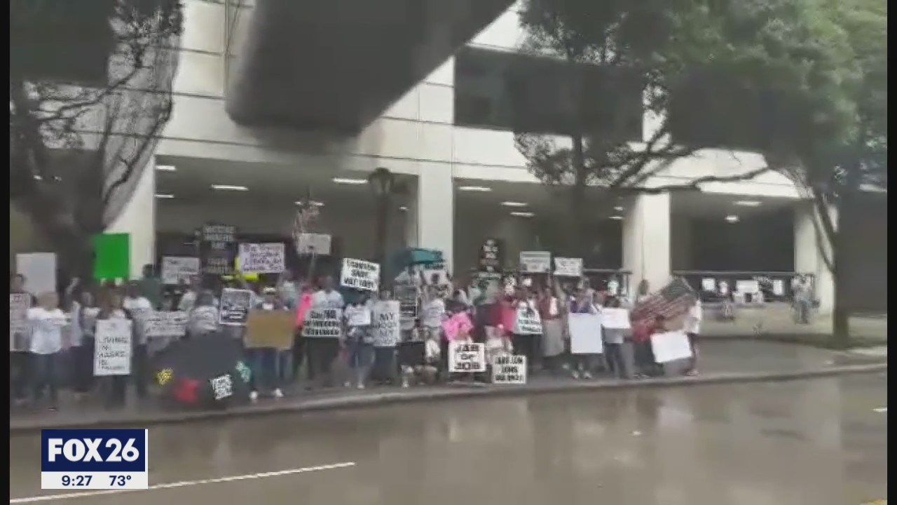 Dozens protest outside Houston Methodist Hospital over mandatory COVID-19 vaccine policy