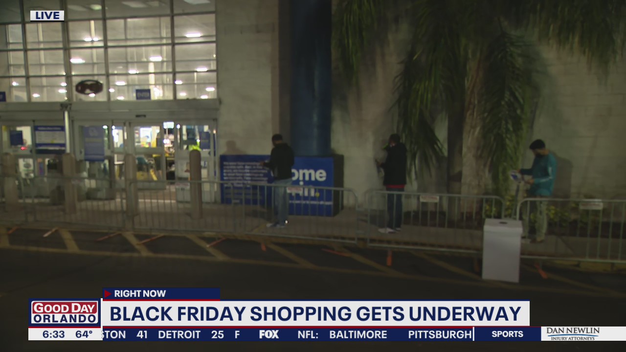 Shoppers line up outside Best Buy for Black Friday