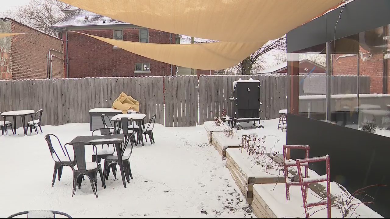 Heat lamps stolen from outdoor dining space at struggling Detroit restaurant