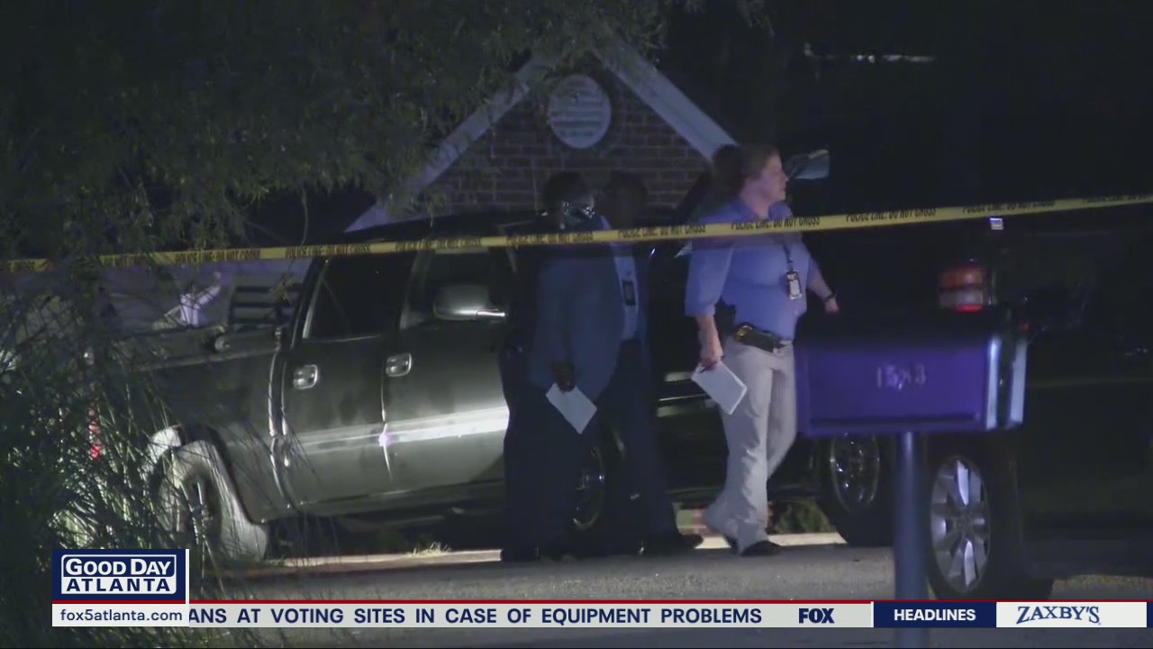 Clayton County officer helps mother