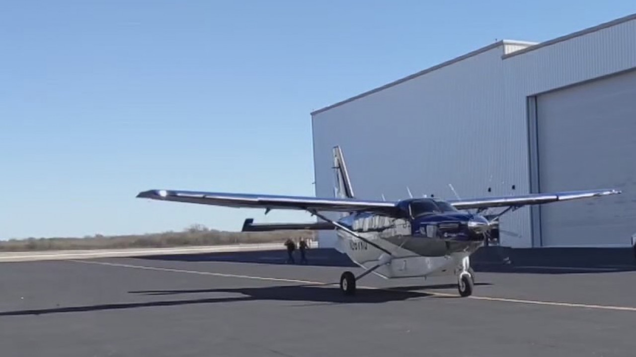 Private pilot flies 15 dogs from Del Rio to Austin Humane Society