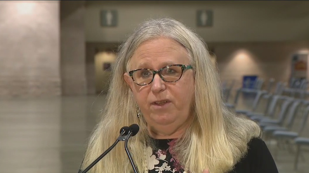 Dr. Levine visits Pennsylvania Convention Center vaccination site