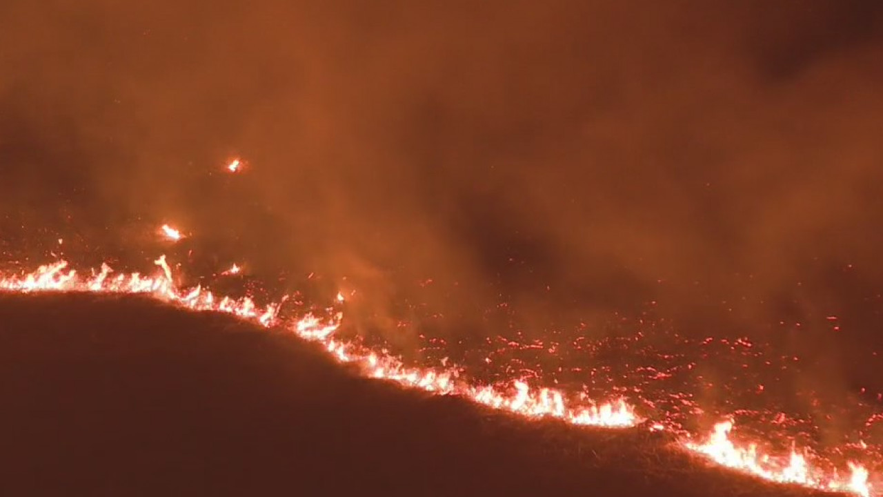 Blue Ridge fire extends to 14,000 acres, threatening homes