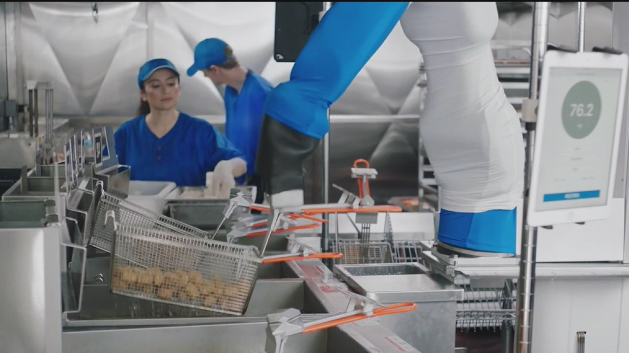 World's first autonomous robotic kitchen assistant