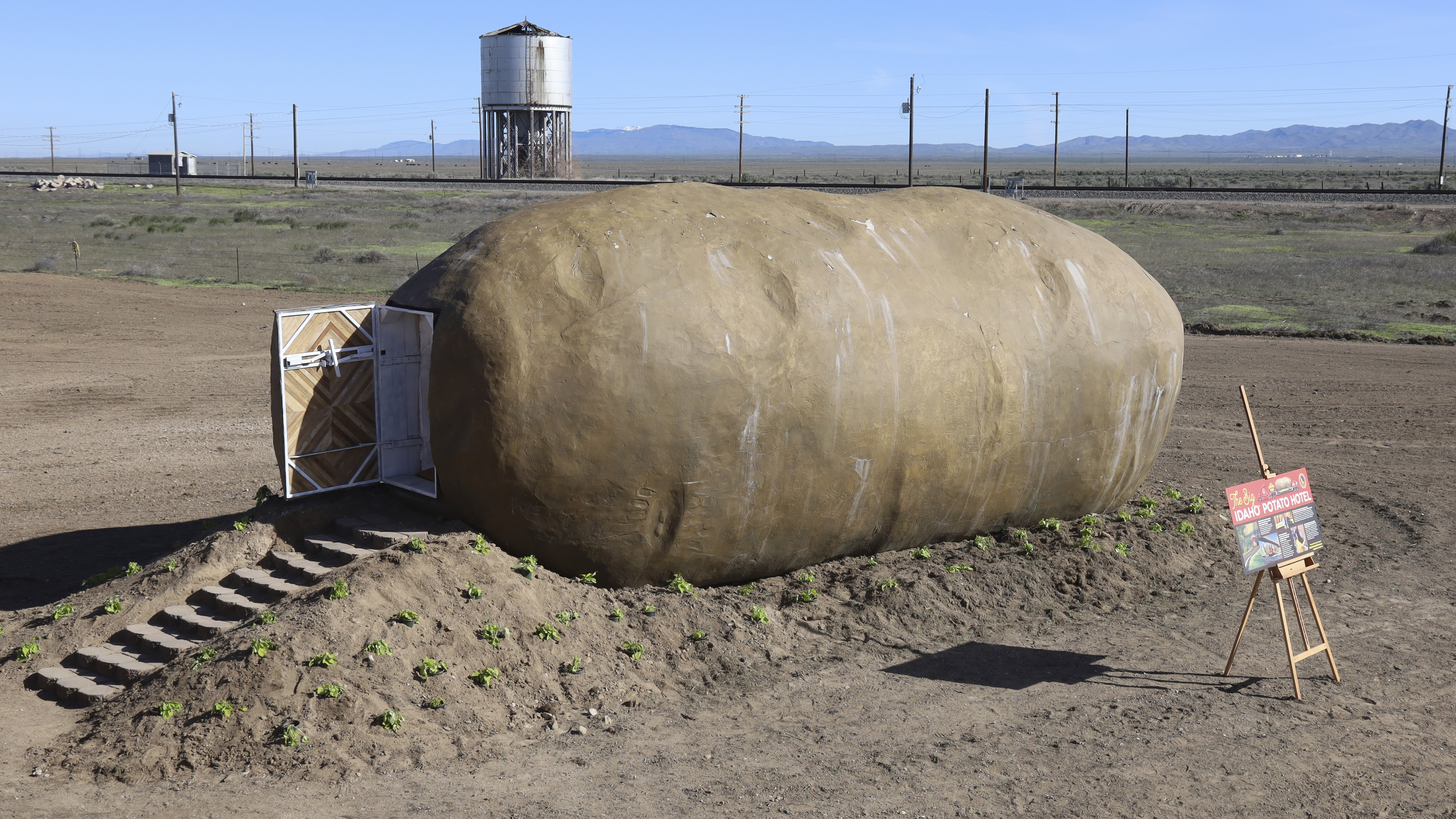 'Big Idaho Potato' turned into Airbnb rental