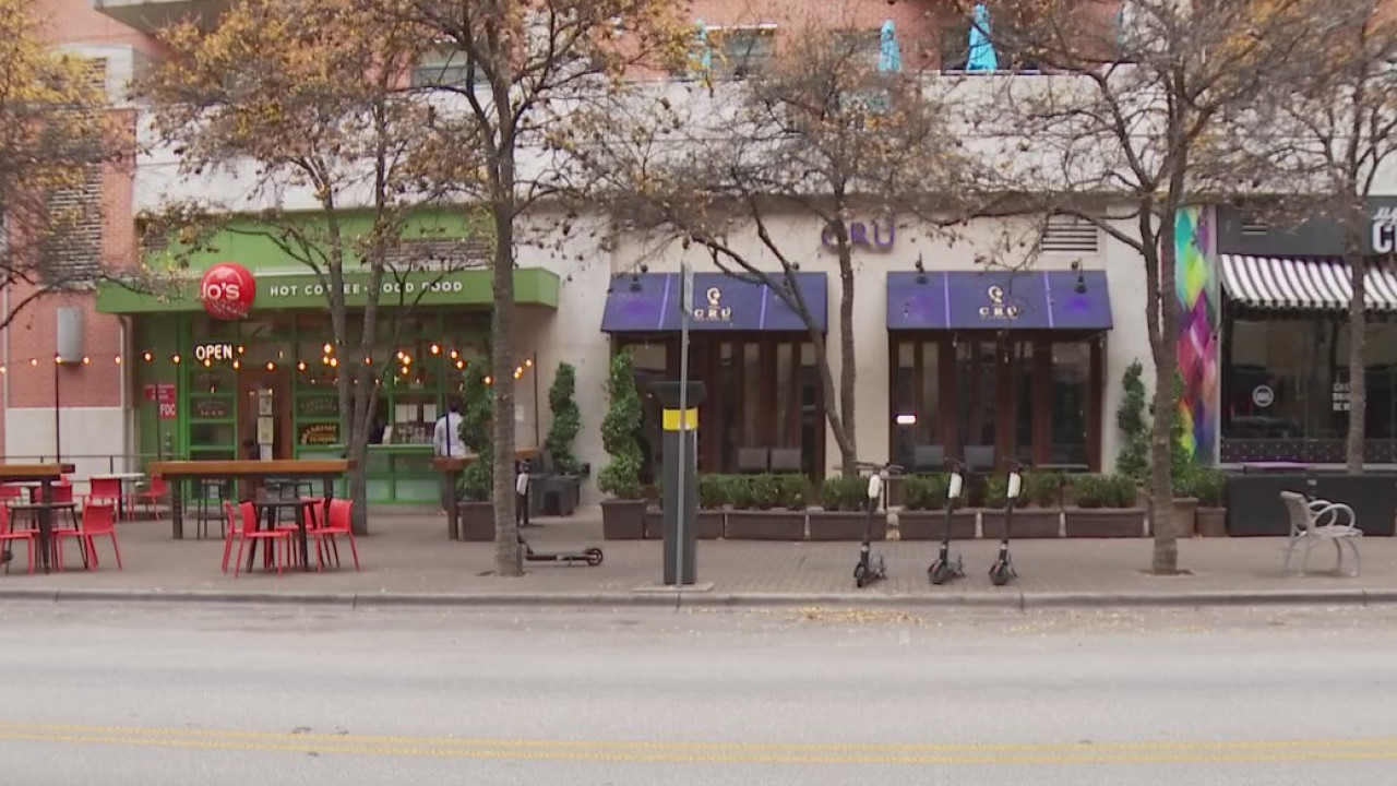 Downtown Austin Alliance holding 26th annual Downtown Holiday Stroll