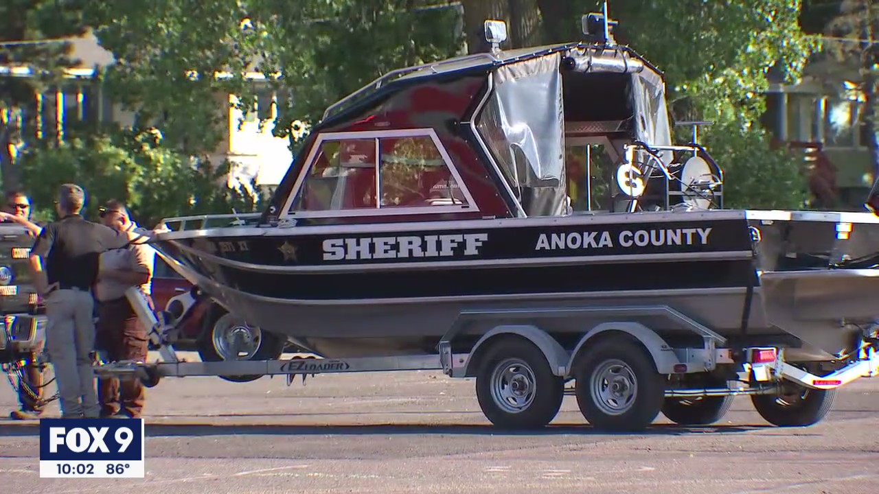 Father taken to hospital after going underwater trying to save kids at Fridley, Minn. lake