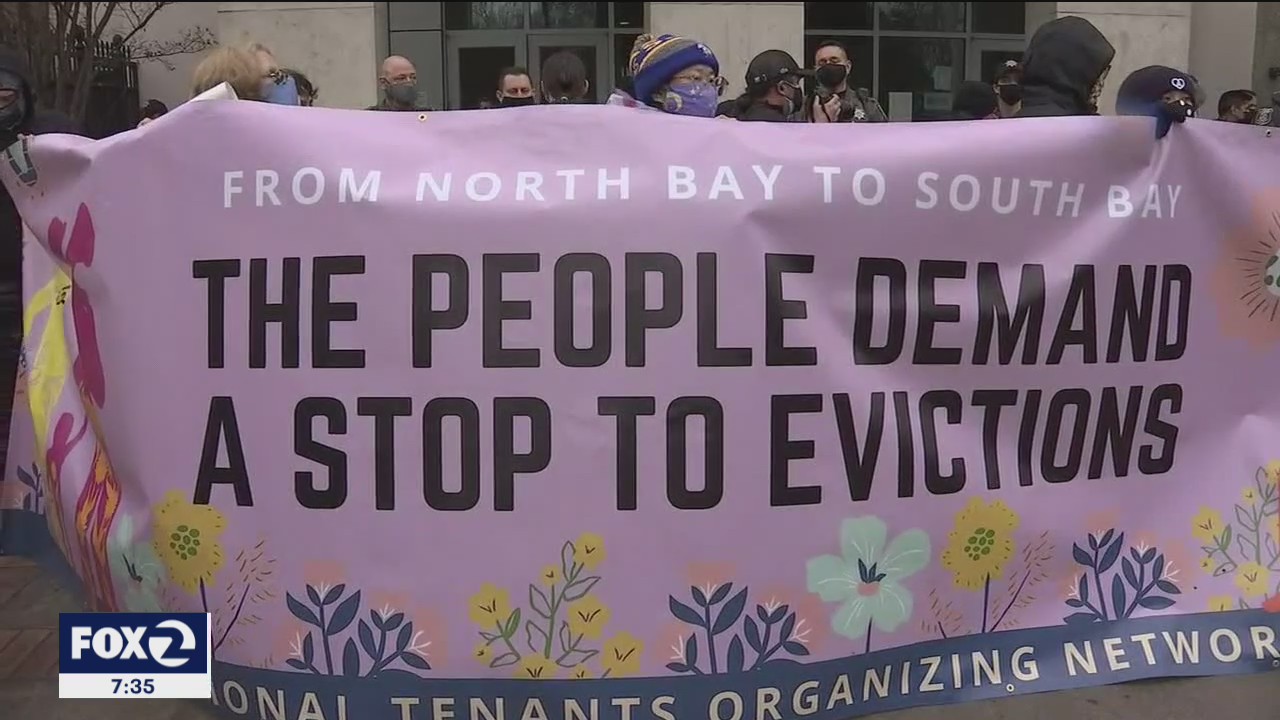 Protesters blockade courthouse steps, demand an end to evictions