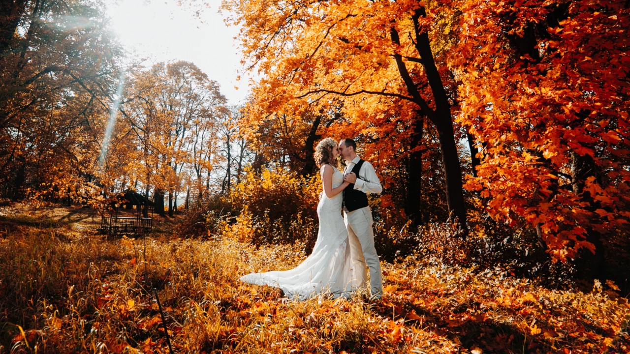 The most popular wedding date of 2019 is in October