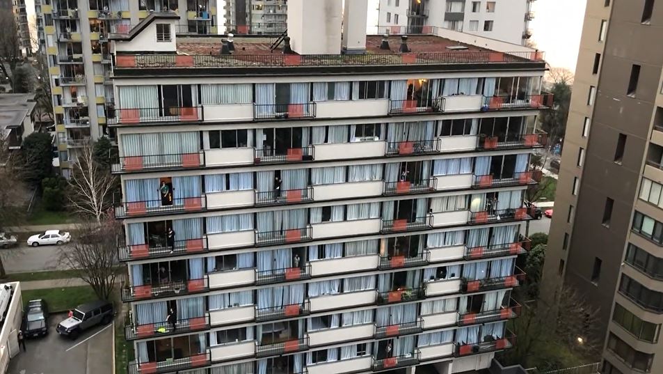 Canadians applaud health care workers from balconies