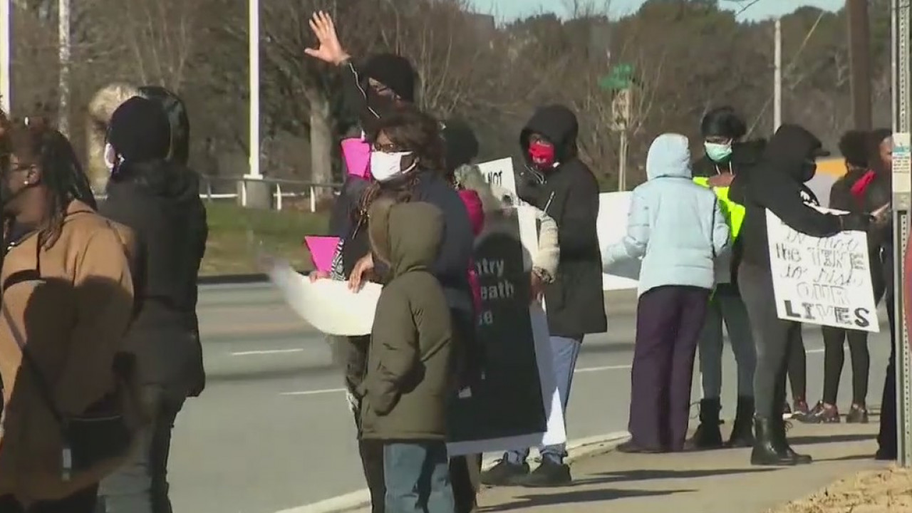Dozens line streets to protest DeKalb in-person learning