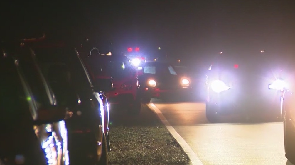 Over 3 miles of seniors line up outside Daytona stadium to receive coronavirus vaccine