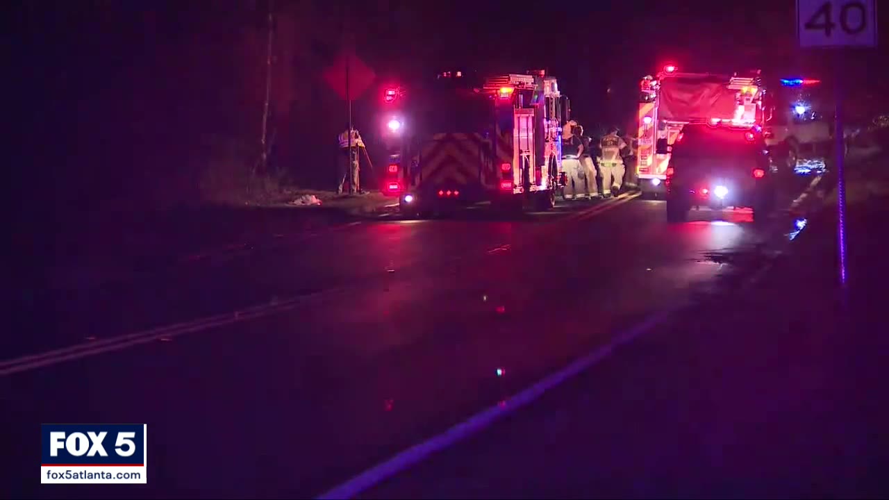 Two teenagers killed in Peachtree City car crash
