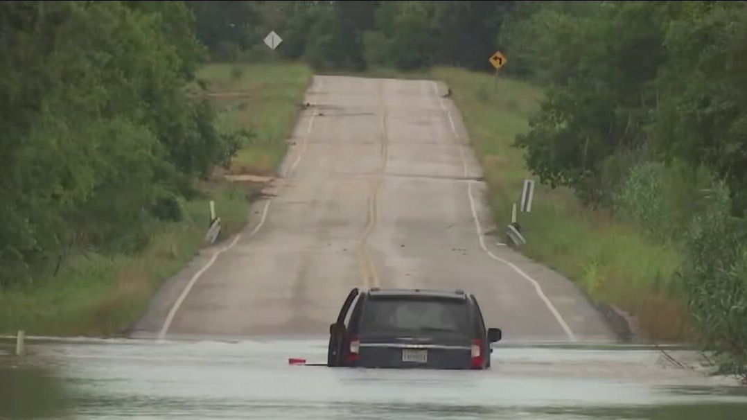 Driver stuck at low water crossing needs to be rescued by helicopter