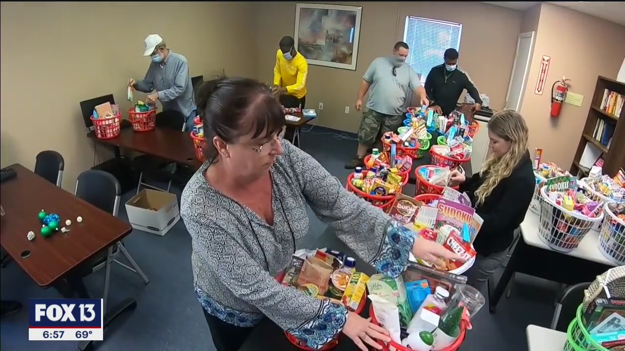 Gift baskets for seniors make holidays merry
