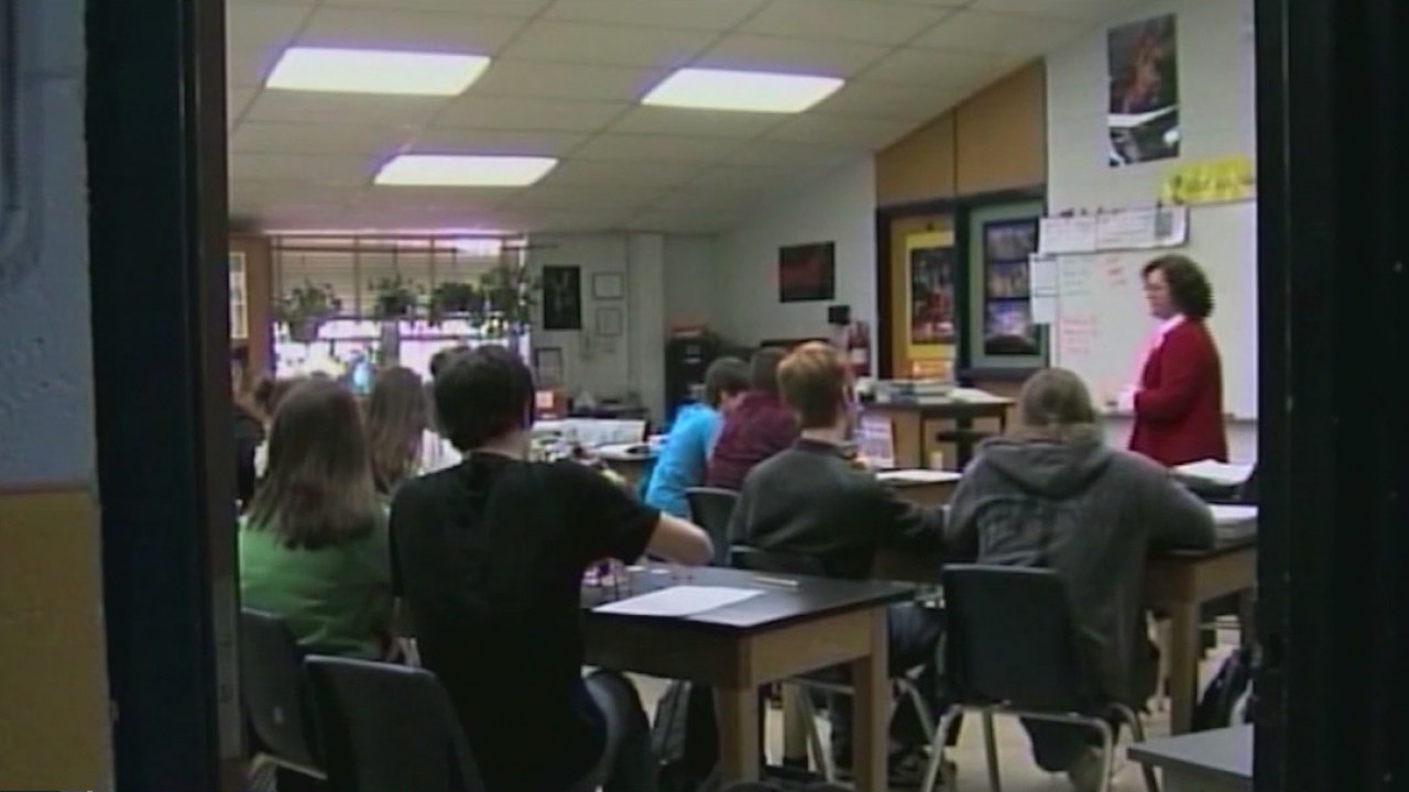 School districts continuing to deal with coronavirus as school year continues