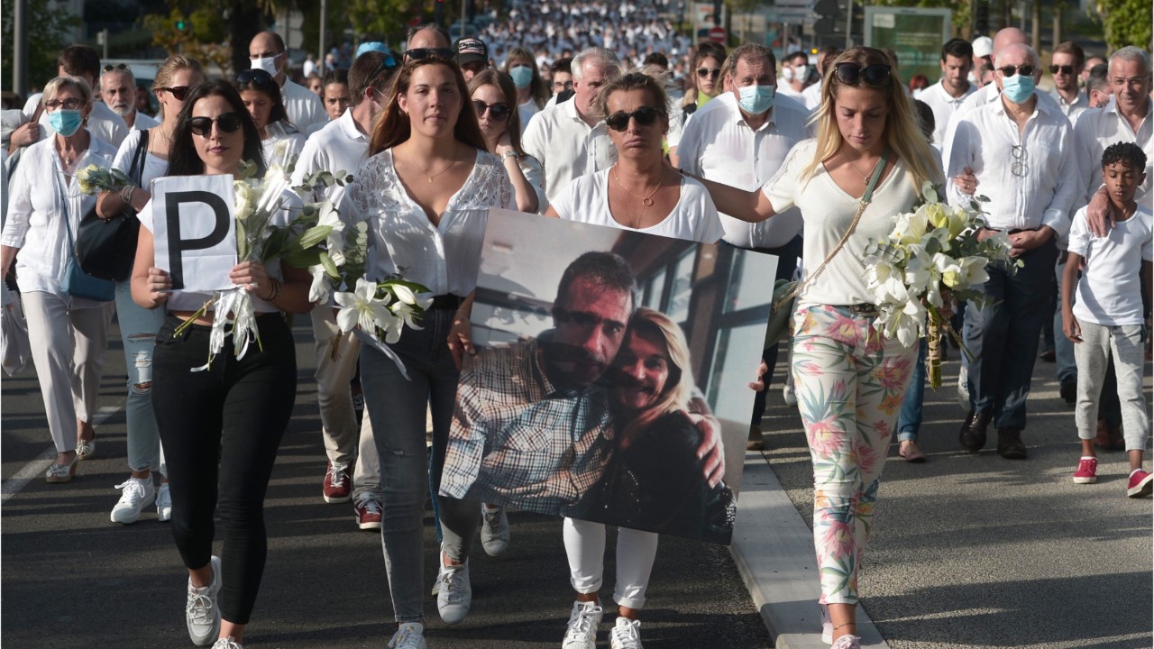Bus driver beaten to death after asking passengers to wear face masks