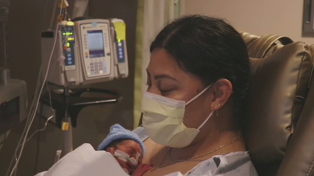 Woman who didn't know she was pregnant gives birth on plane